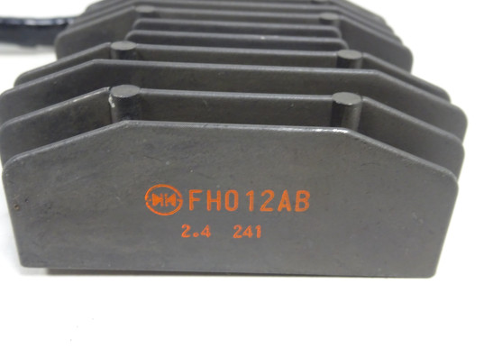 Spanningsregelaar Triumph Street Triple 675