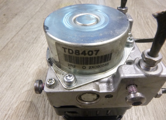 ABS pomp Triumph Tiger 800 xc