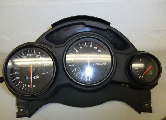 Teller Suzuki RF 900
