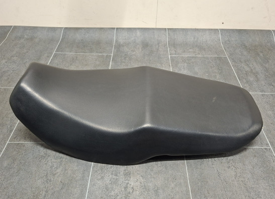 Zadel Suzuki RF 900