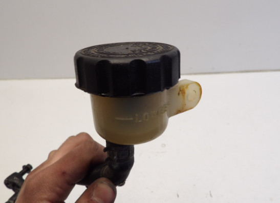 Rempomp achter Yamaha FZX 750