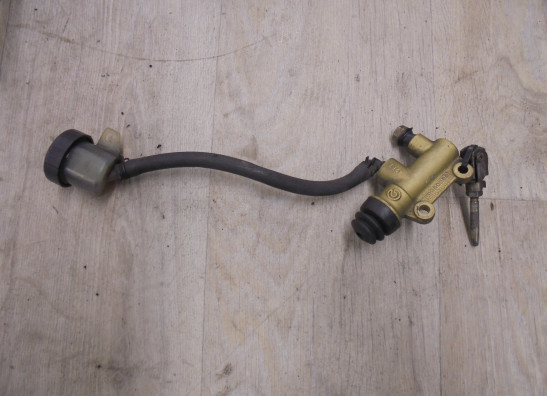 Rempomp achter Ducati 748