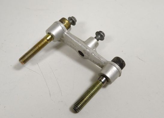 Rempomp achter Aprilia Tuono 1000