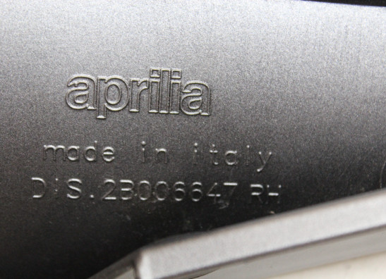 Rechter achterkant Aprilia Tuono 660