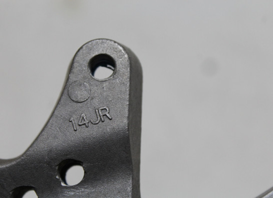 Fussrastetrager vorne rechts Suzuki GSX R 750