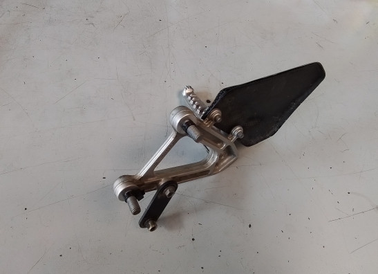 Voetsteun Rechts Aprilia RSV 1000