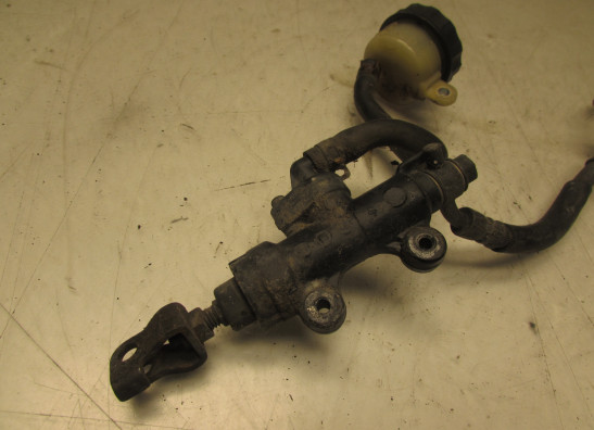 Rempomp achter Honda CBF 500