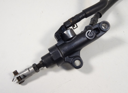 Rempomp achter Yamaha FJR 1300