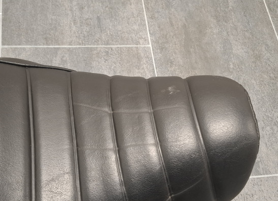 Zadel Harley Davidson XL883N Iron 883