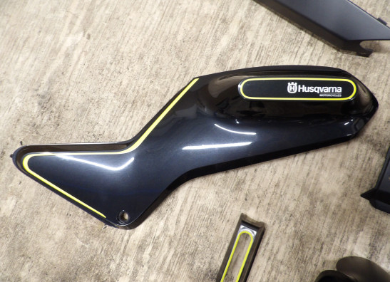 Complete kuipset Husqvarna Svartpilen 401