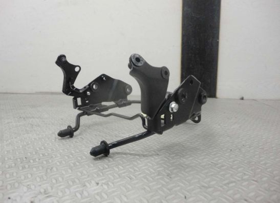 Upper cowl Stay Suzuki GSR 600