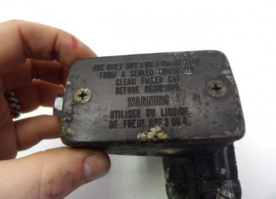 Front brake master cylinder  Suzuki GSX R 750