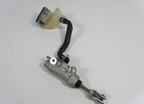 Rear brake master cylinder  Suzuki GSR 600