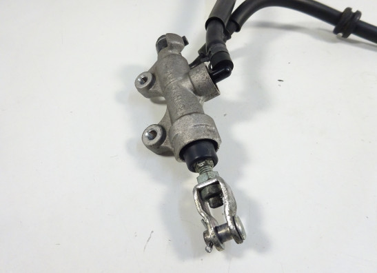 Rempomp achter Kawasaki ER 6