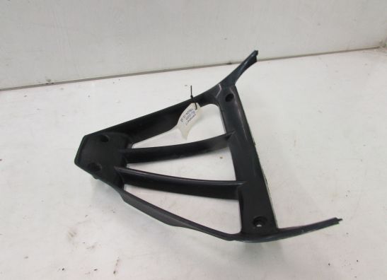 Cowl V shape under Yamaha YZF R1