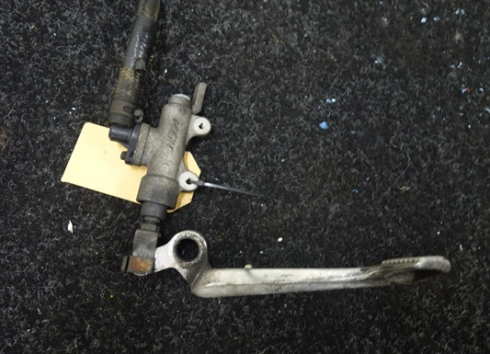 Rempomp achter Honda CBR 1100 XX