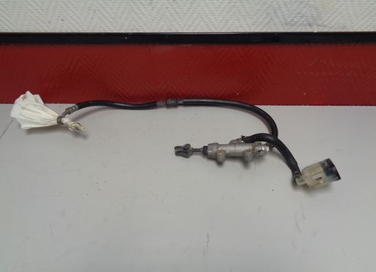 Rempomp achter Suzuki GSX R 600