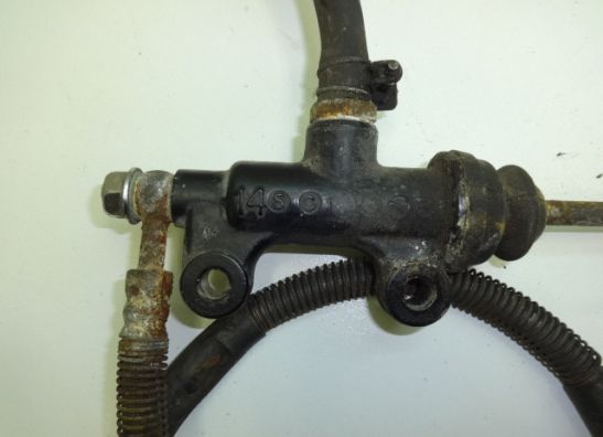 Rempomp achter Suzuki GSX 750