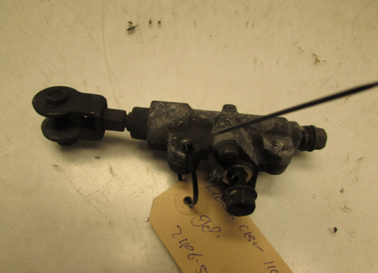 Rempomp achter Honda CBR 1100 XX