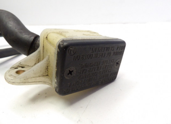 Rempomp achter Honda NTV 650