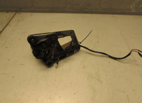 Fussrastetrager vorne rechts Suzuki GSX F 1100