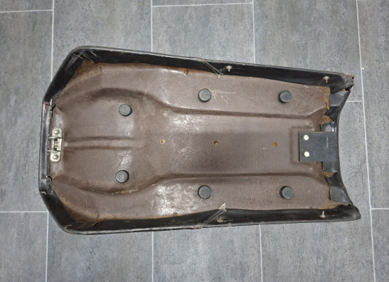 Zadel Suzuki GS 450E
