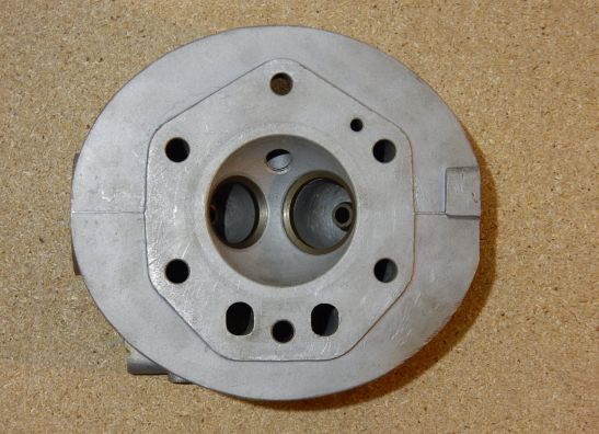 Cylinder head Moto Guzzi V7 700