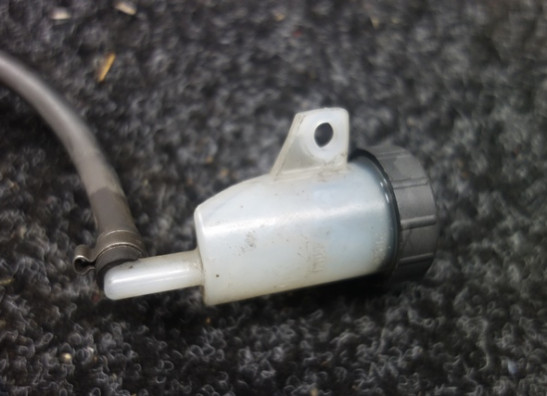 Rempomp achter BMW F 800 S - ST