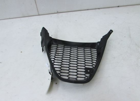 Cowl V shape under Suzuki GSX R 1000