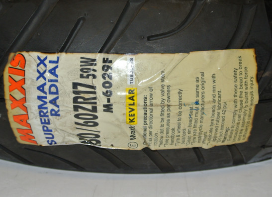 Reife vorne Honda CBR 125 R