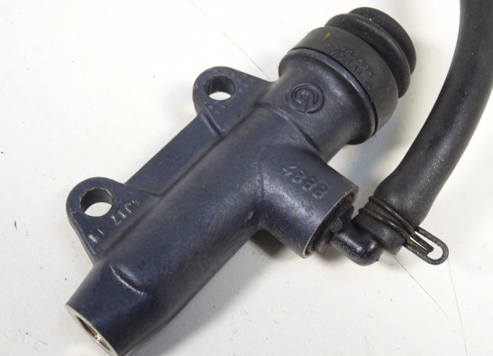 Rempomp achter Ducati Monster 750