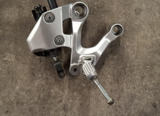 Fussrastetrager vorne rechts Yamaha Tracer 900