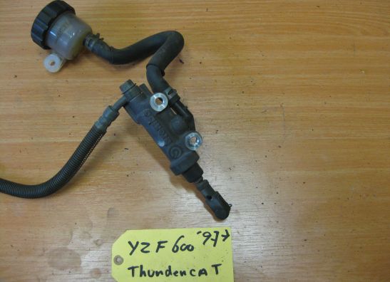 Rempomp achter Yamaha YZF 600 Thundercat