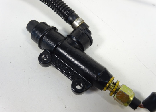 Rempomp achter Benelli 302 R