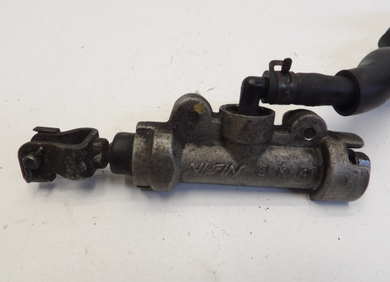 Rempomp achter Honda CBR 600 F