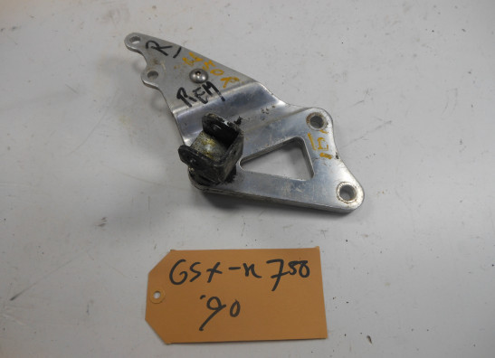 Fussrastetrager vorne rechts Suzuki GSX R 750