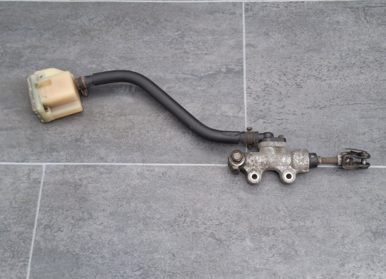 Rempomp achter Suzuki GSX 1100 G