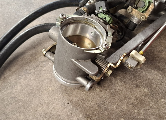 Gasklephuis Ducati 748