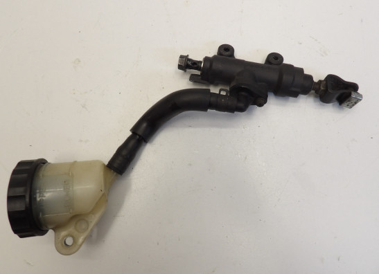 Rempomp achter Honda CBF 1000