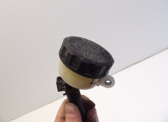 Rempomp achter Honda VFR 750