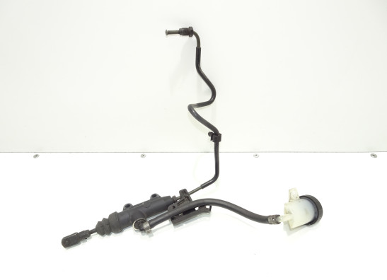 Rempomp achter BMW F 800 R