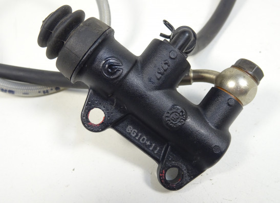 Rempomp achter Ducati monster 696