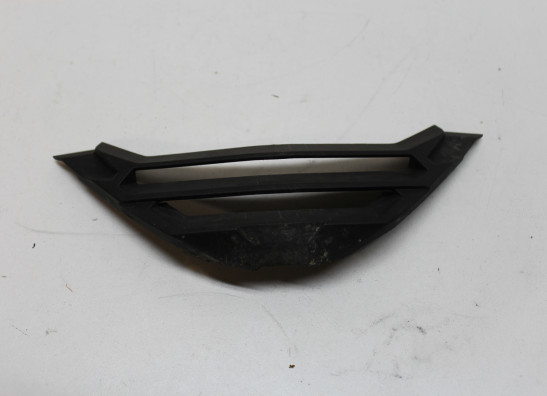 Cowl V shape under BMW S 1000 R