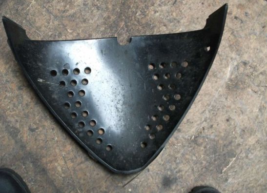 Cowl V shape under Suzuki GSX R 600