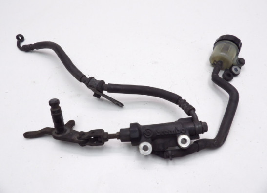 Rempomp achter Yamaha FZ6