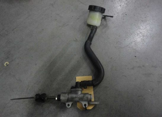 Rempomp achter Honda VFR 800 I