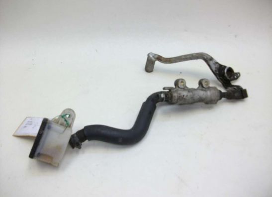 Rempomp achter Honda NTV 650