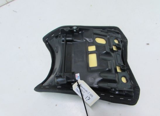 Zadel Kawasaki Z 300