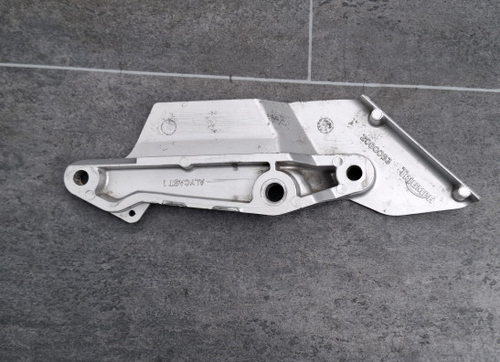 Main step holder right Triumph Trident 900