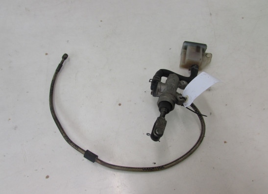 Rempomp achter Suzuki TL 1000